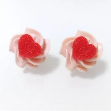 Q-pot. 러브 하트 휘핑 크림 귀찌