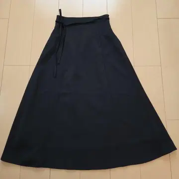 어스뮤직에코로지 새상품 블랙 플레어 롱 스커트