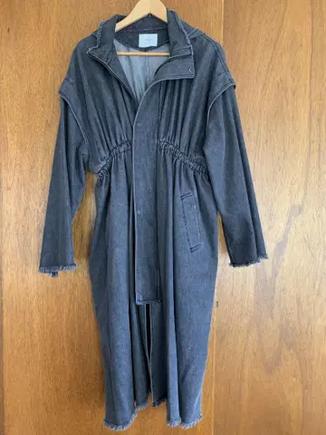 Ameri 블랙 데님 후드 부착 코트