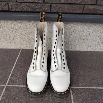 [새상품급] Dr. Martens 화이트 10홀 부츠