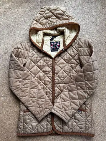 Lavenham 퀼팅 자켓 베이지 후드 부착