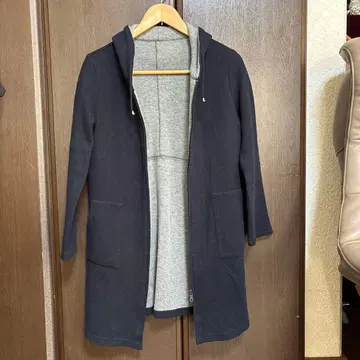 플리스 후드 부착 롱 자켓 네이비