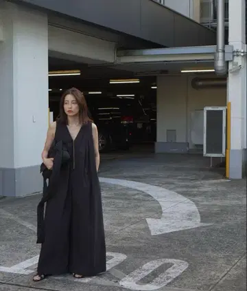 미사용 새상품 ETRE TOKYO 턱 텐트 올인원 사이즈 S