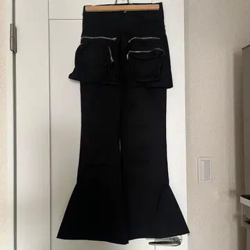 bed 블랙 플레어 팬츠 지퍼 포켓 부착