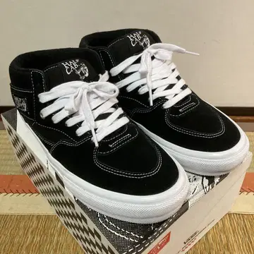 VANS 하프캡 블랙/화이트 스니커즈 27.0