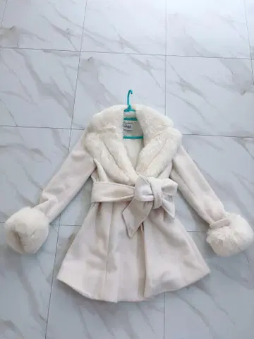 Delyle 화이트 퍼 롱 코트