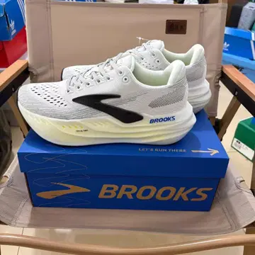 [아버지의 정리품] BROOKS 스니커즈 화이트