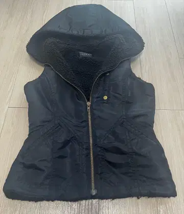 클리어 후드 부착 블랙 베스트