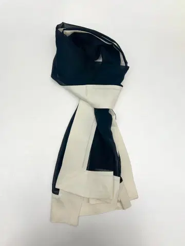 pierre cardin 실크 머플러 블랙과 화이트