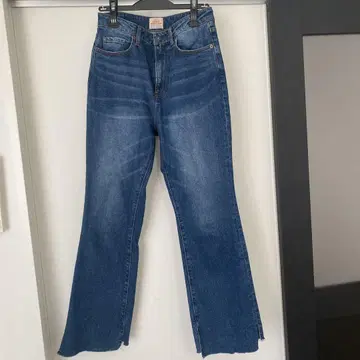 다크 블루 부츠컷 데님 프린지 밑단