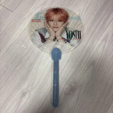 트레저 요시 빛나는 부채