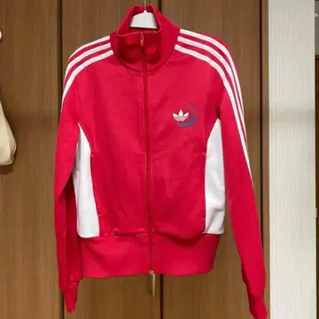 아디다스 빨간색 저지 모스크바 디자인