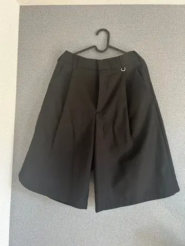 Tuck Bermuda Shorts / woostore magunoria