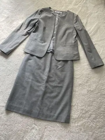 내추럴 뷰티 베이직 그레이 스커트 수트
