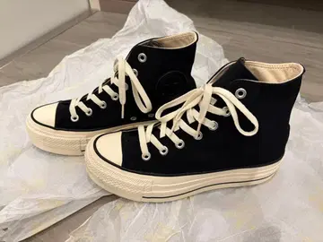 미사용에 가까운 [ converse ] 통굽 스니커즈