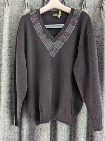 DAKS, GOLF. V넥 스웨터. L 사이즈