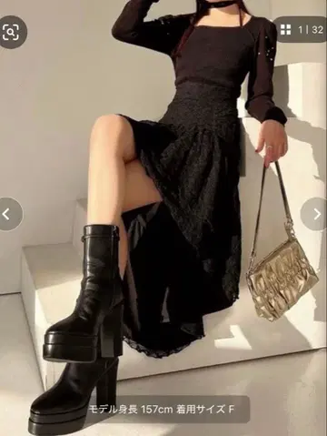 비대칭 레이스 스커트