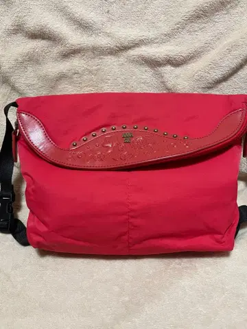 ANNA SUI 레드 숄더백, 사선으로도 멜 수 있습니다