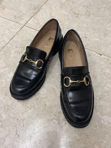 Pascucci 블랙 로퍼 금장 장식