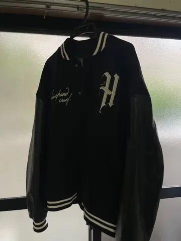 HARSH AND CRUEL 바시티 자켓