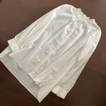 택 포함 새상품 두클라쎄 화이트 옷깃 개더 프릴 블라우스 화이트