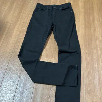 기간 한정 UNIQLO 블랙 스키니 데님