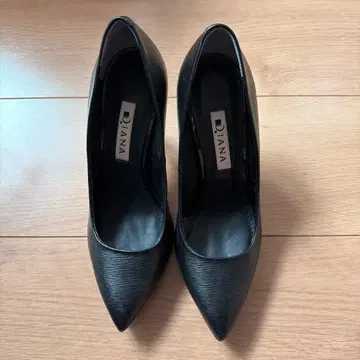DIANA 블랙 하이힐