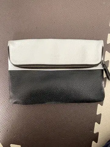 Calvin Klein Platinum 클러치백 화이트/블랙