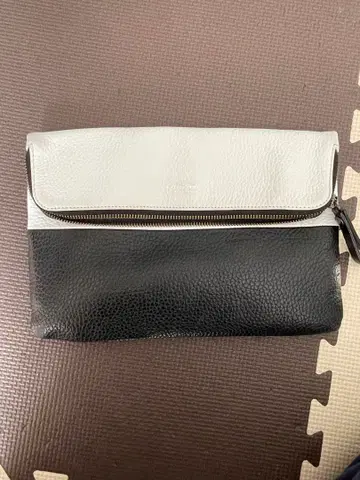 Calvin Klein Platinum 클러치백 화이트/블랙