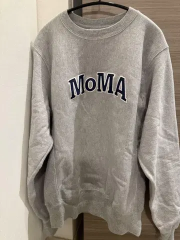 MoMA 로고 트레이닝복
