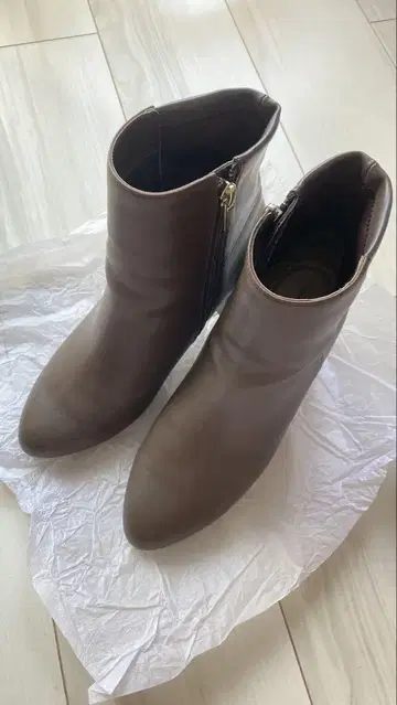 브라운 숏부츠 지퍼 포함