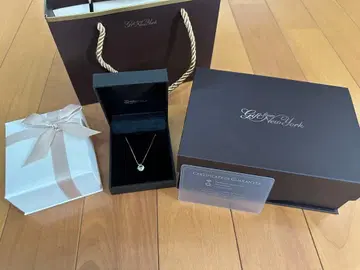 Designed in New York 크리스탈 목걸이