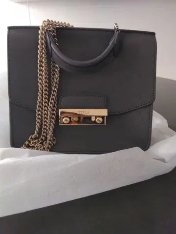 FURLA 그레이 숄더백 포멀에도