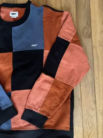 OBEY 패치워크 크루넥 트레이닝복