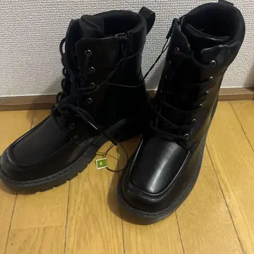 볼륨 밑창 레이스업 부츠