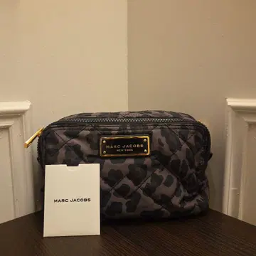 MARC JACOBS 레오파드 무늬 파우치