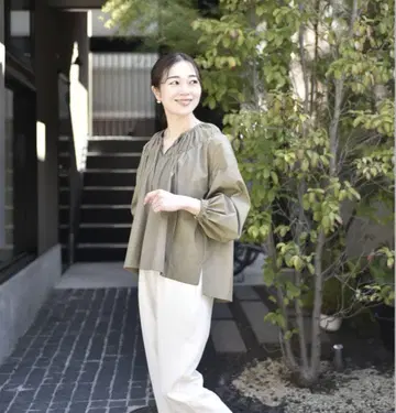 OURHOME 풍성한 개더 플레어 블라우스
