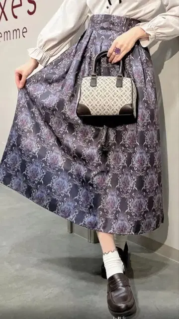 axes femme 로즈 가랜드 패턴 롱 스커트 차콜