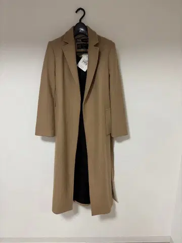 베이지 허리 벨트 포함 롱 코트