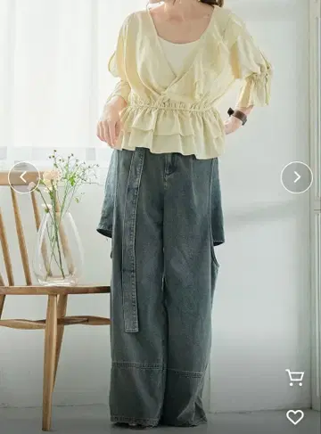 미디얼 컷 아웃 디자인 와이드 데님 스트레이트 데님
