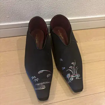 미사용 새상품 mamekurogouchi 신발 23.5