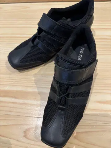 노네임 스니커즈 웨지솔 벨크로 테이프 블랙 37