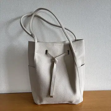 화이트 가죽풍 토트백