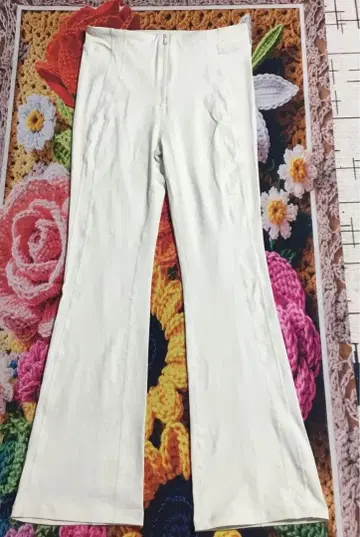 LULULEMON 사이즈 12 화이트 플레어 팬츠