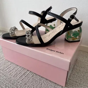 Bridget Birkin 비쥬 장식 샌들