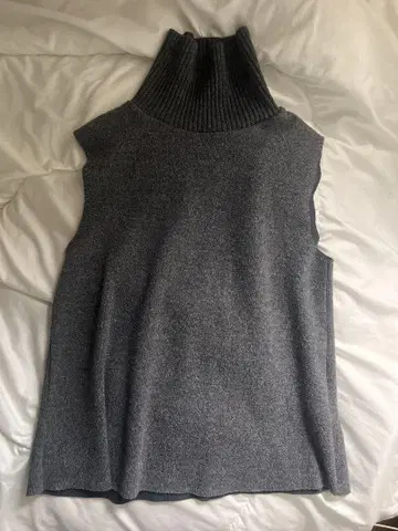 ZARA 하이넥 슬리브리스 니트