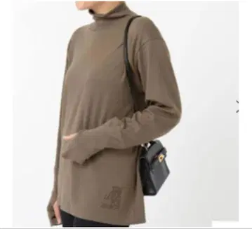 두지엠 클라세 아메리카나 터틀넥 티셔츠