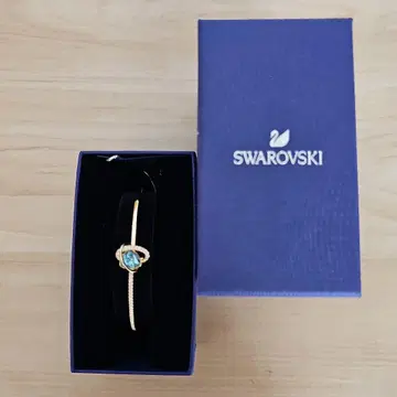 SWAROVSKI 골드 뱅글 블루스톤