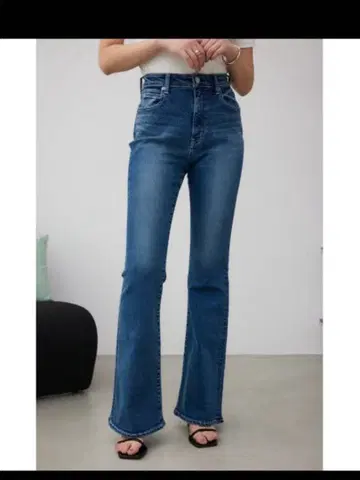 [컨디션 최상] AZUL by moussy 플레어 데님 s 사이즈