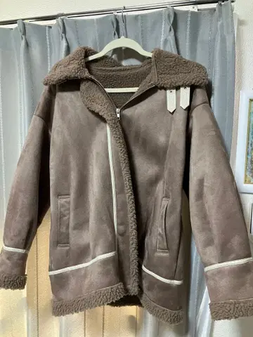 후드 부착 브라운 무스탕 코트